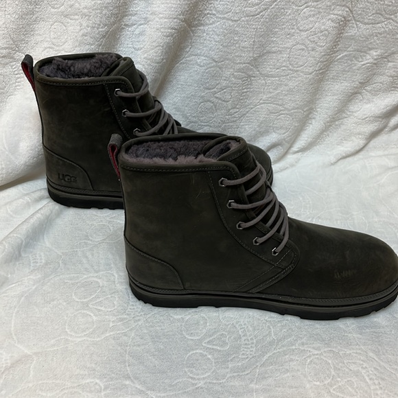Mens UGG “Harkley waterproof” in Charcoal - Picture 4 of 6